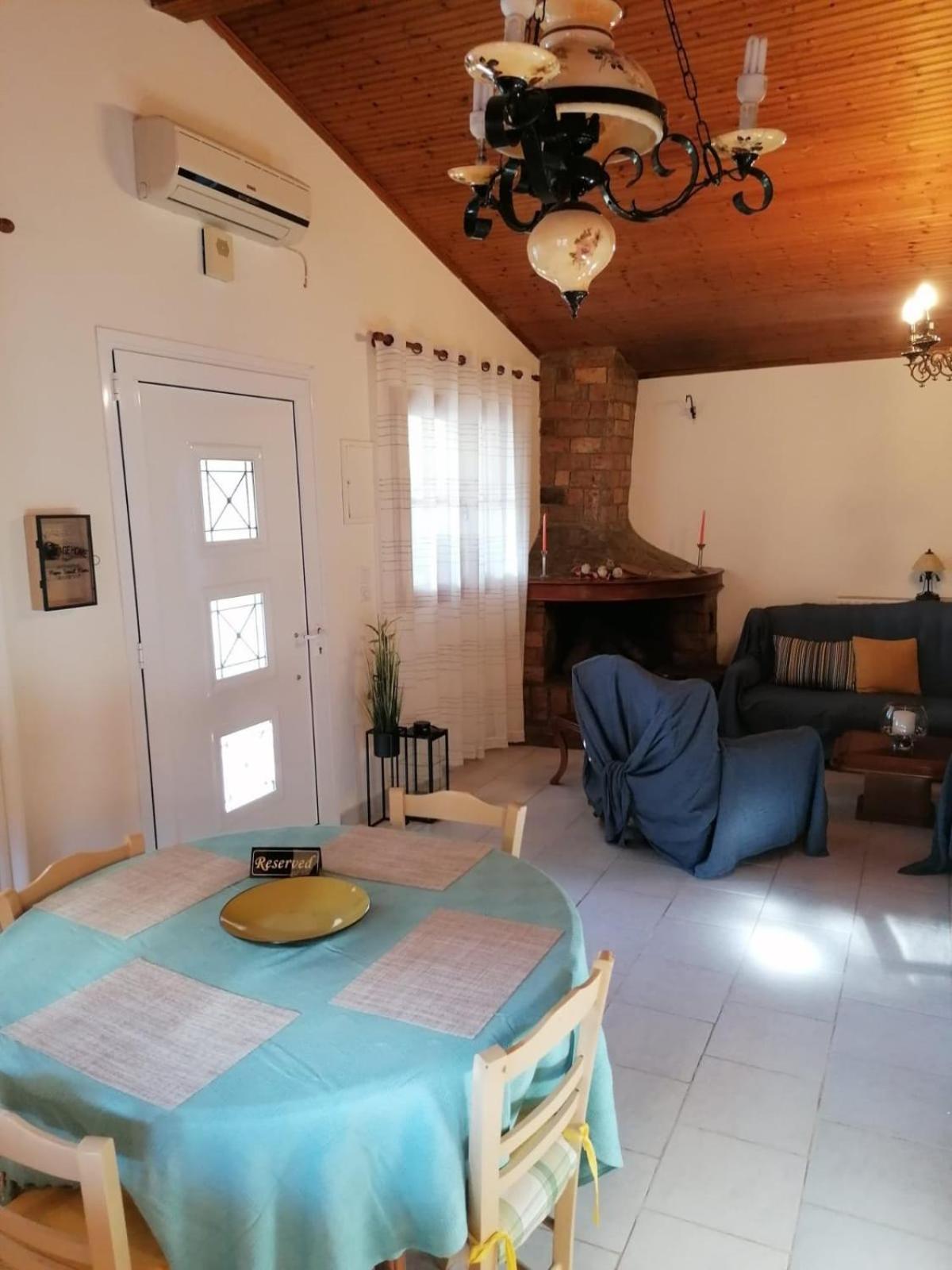 Tota'S Family House, 4 Min Walk To The Beach Levendokhorion ภายนอก รูปภาพ