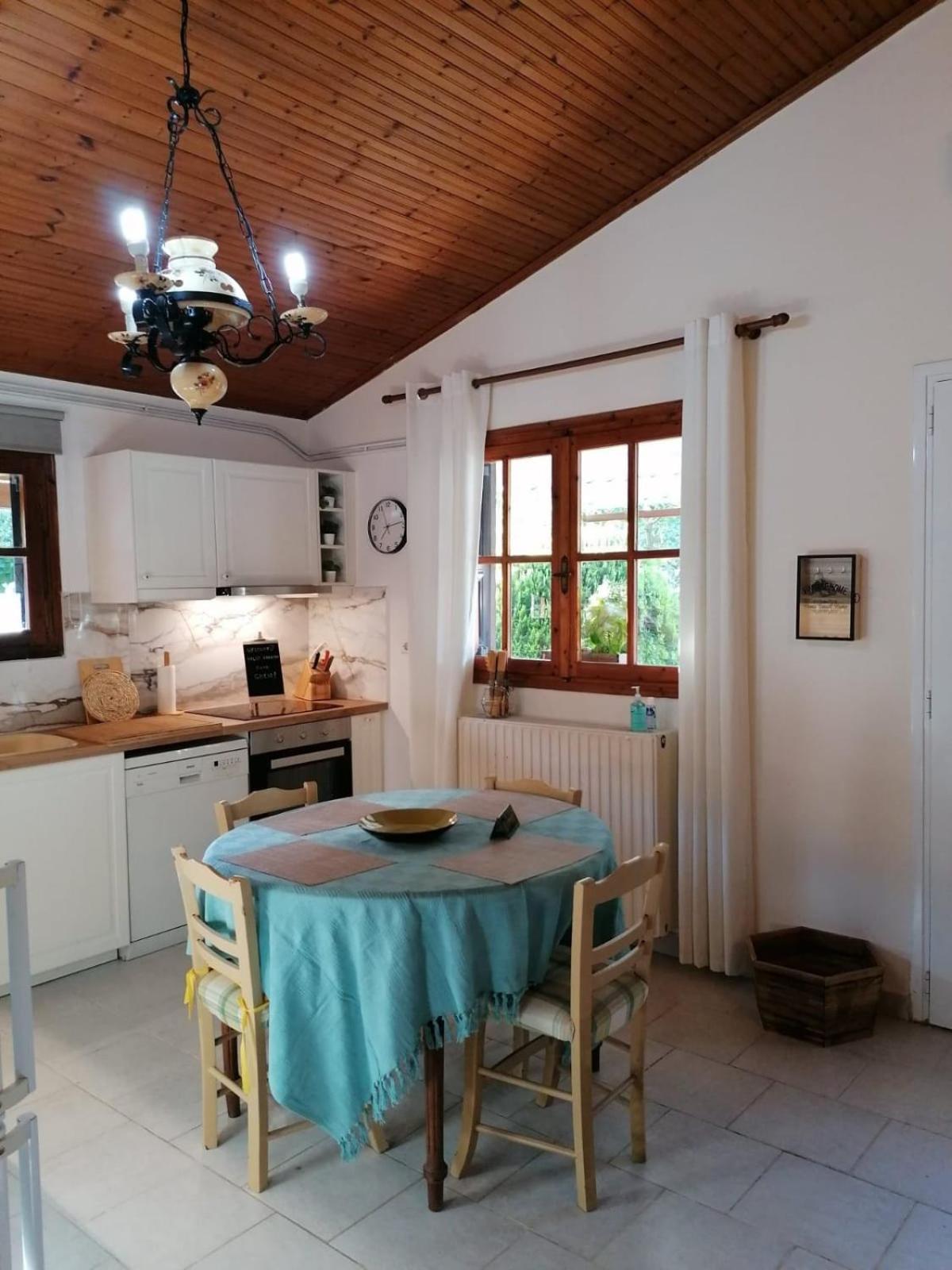 Tota'S Family House, 4 Min Walk To The Beach Levendokhorion ภายนอก รูปภาพ
